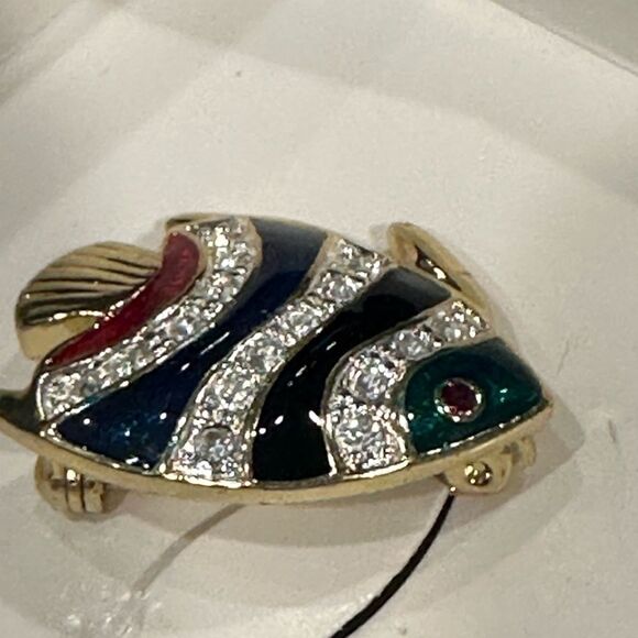 Preston & York Angel
Fish brooch pin Vintage new in box - Picture 8 of 11